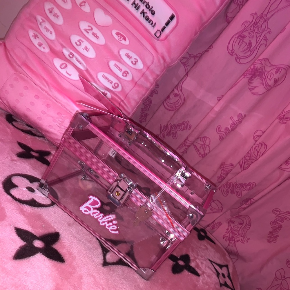 Forever 21 x Barbie makeup case